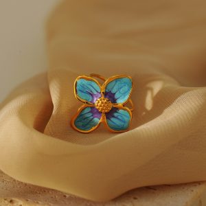 Stylish and versatile gold-plated stainless steel ring