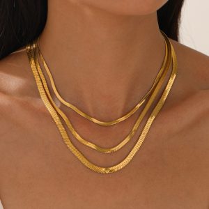 Simple and trendy stainless steel necklace